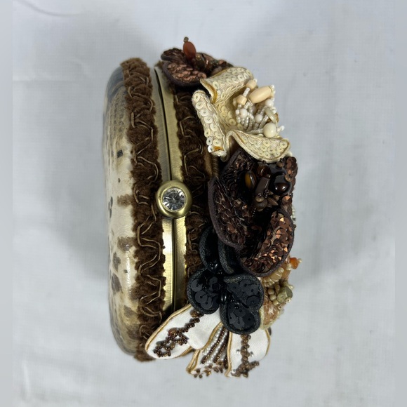 Mary Frances Beaded Lion Face Novelty Clutch Crossbody Purse - Picture 6 of 8